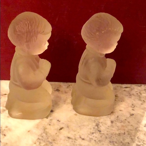 VINTAGE 1978 GOEBEL FROSTED GLASS PRAYING BOYS - Picture 3 of 4